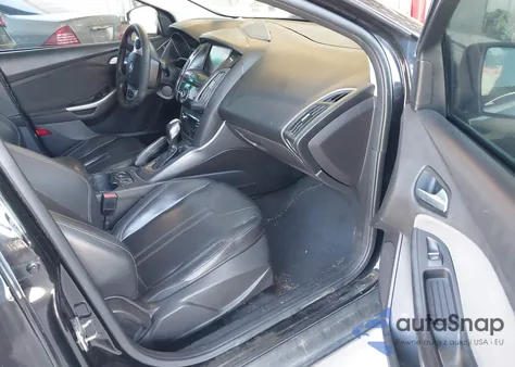 2013 Ford Focus Titanium z USA, uszkodzony, nr VIN 1FADP3J20DL143491